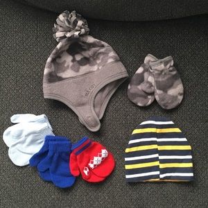 Bundle of infant snow hats/mittens